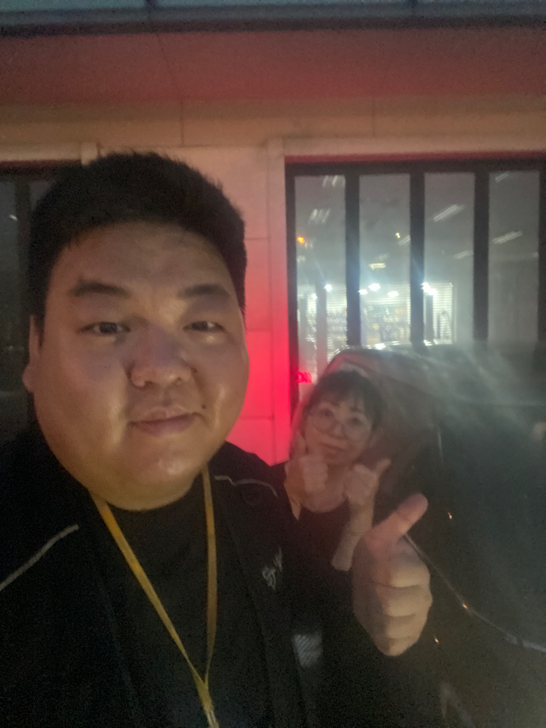 늦은 시간에도 열려있는 진담카에서 미니쿠퍼컨트리맨 중고 구매하신 고객님