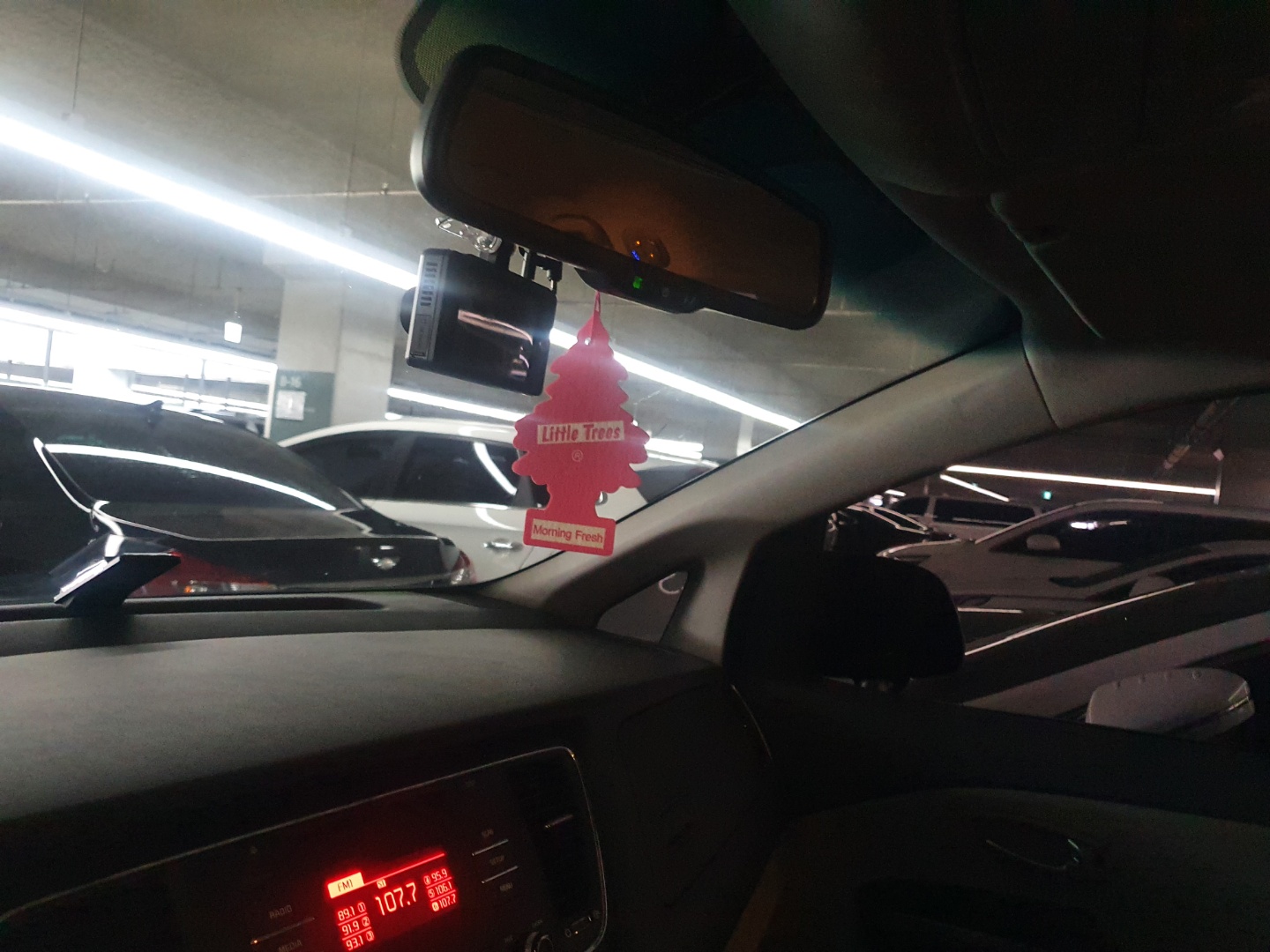 35f8rq59wd70.jpg