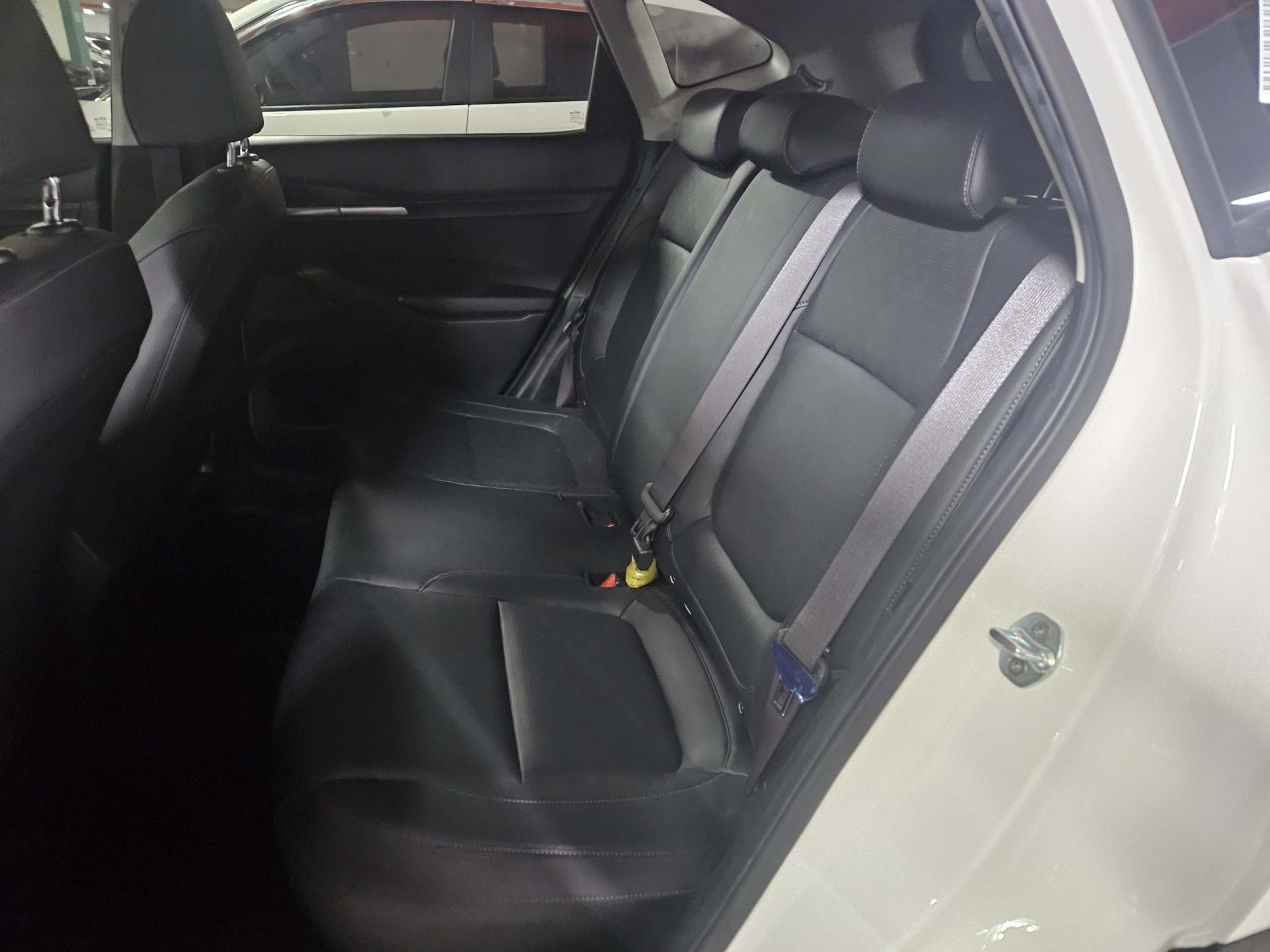 4le4m5kvg19e270205.jpg