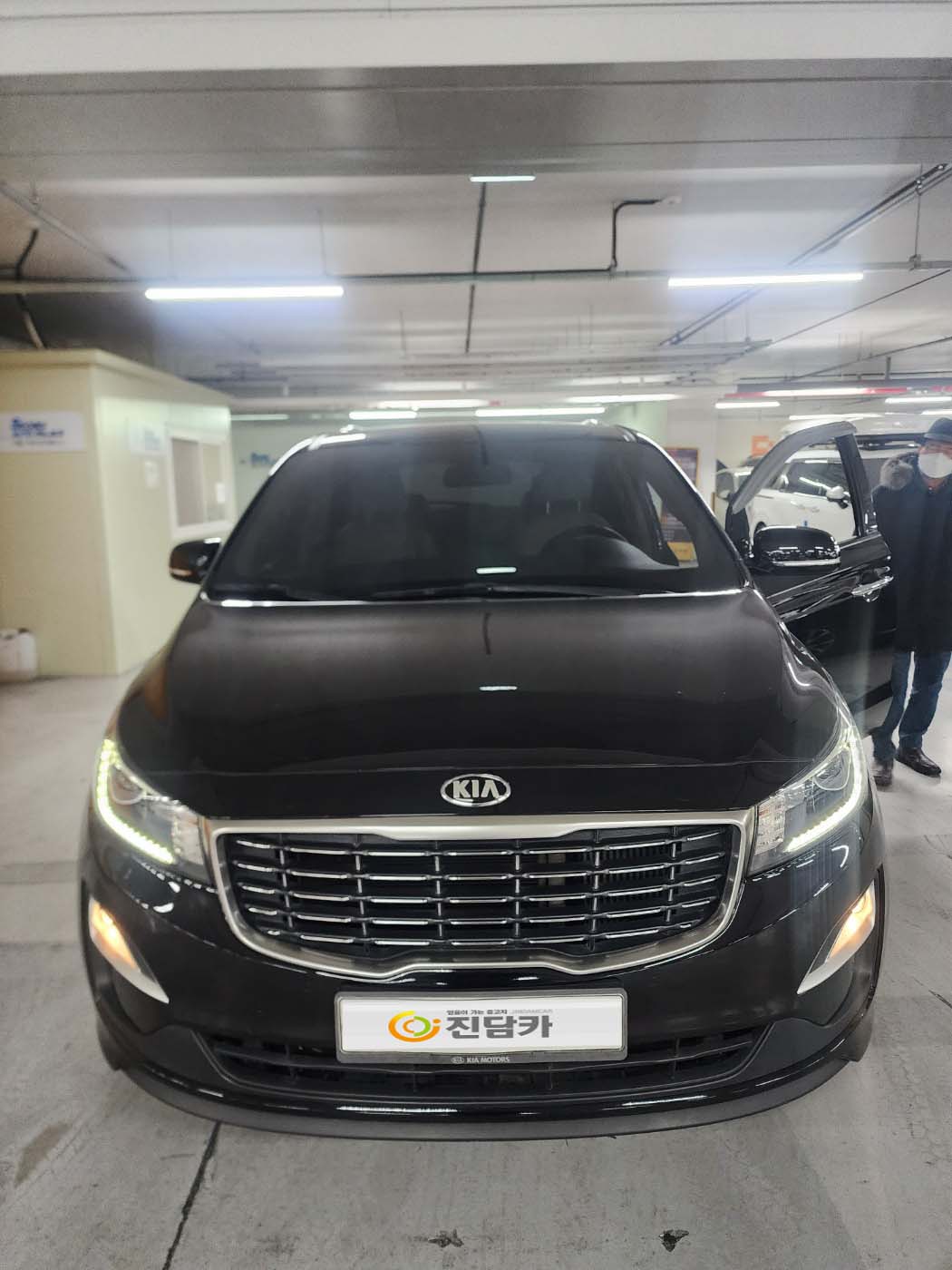 깔끔한 11인승 더뉴카니발 중고차 후기