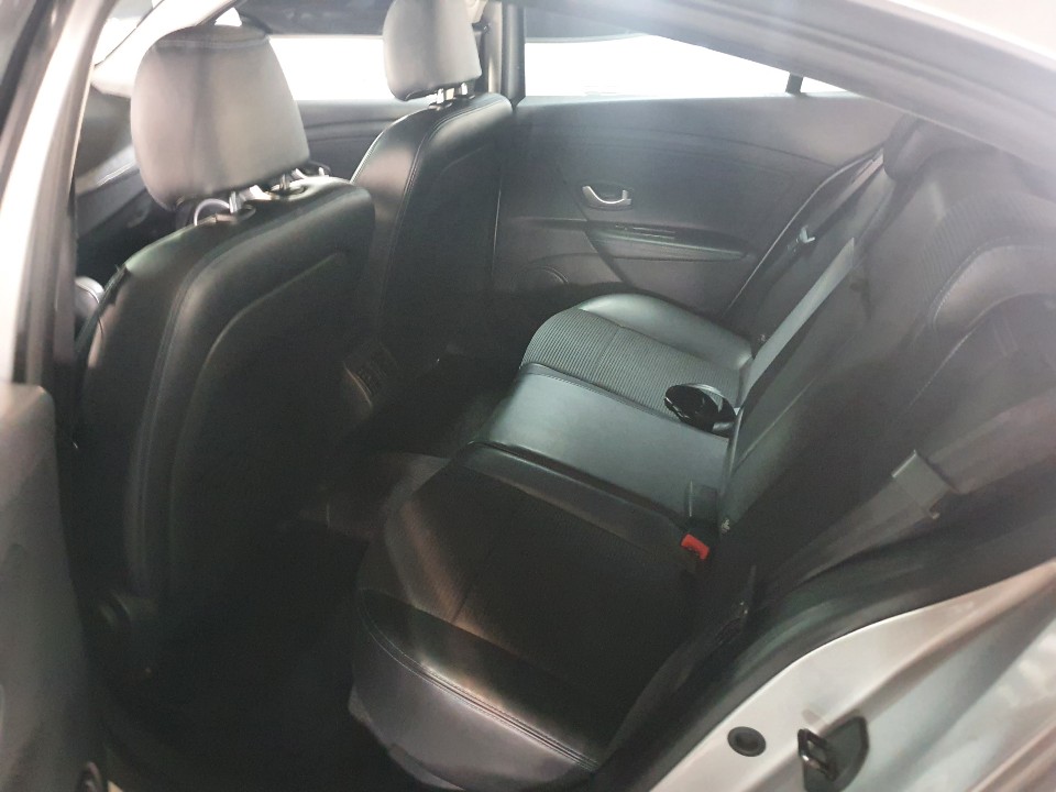 48m0zhp3p83l.jpg